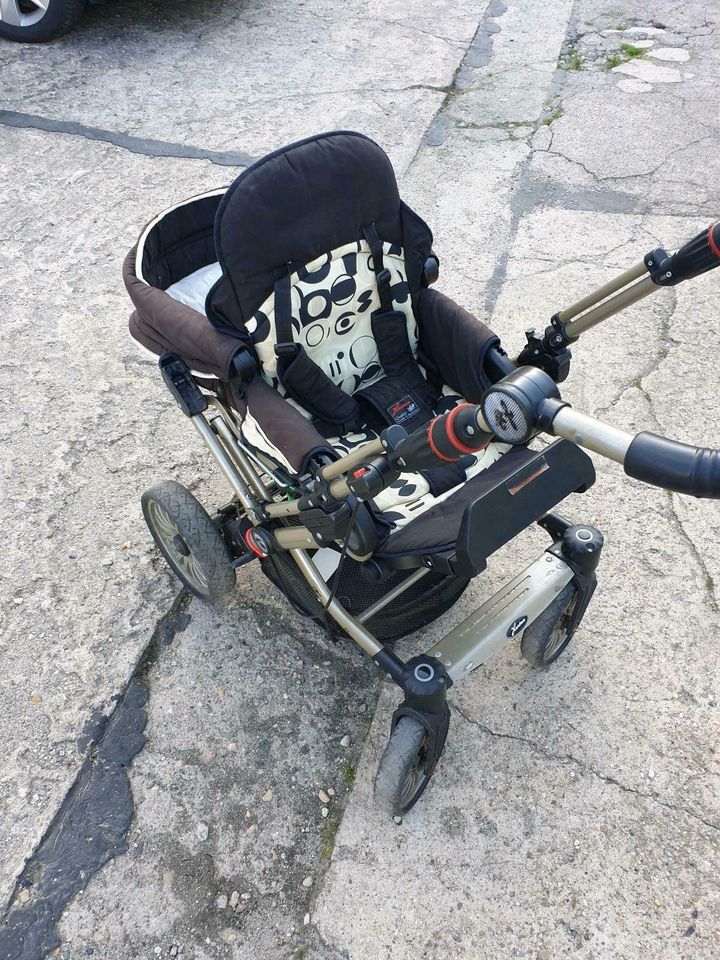 Gut erhaltener Kinderwagen von Hartan in Halberstadt