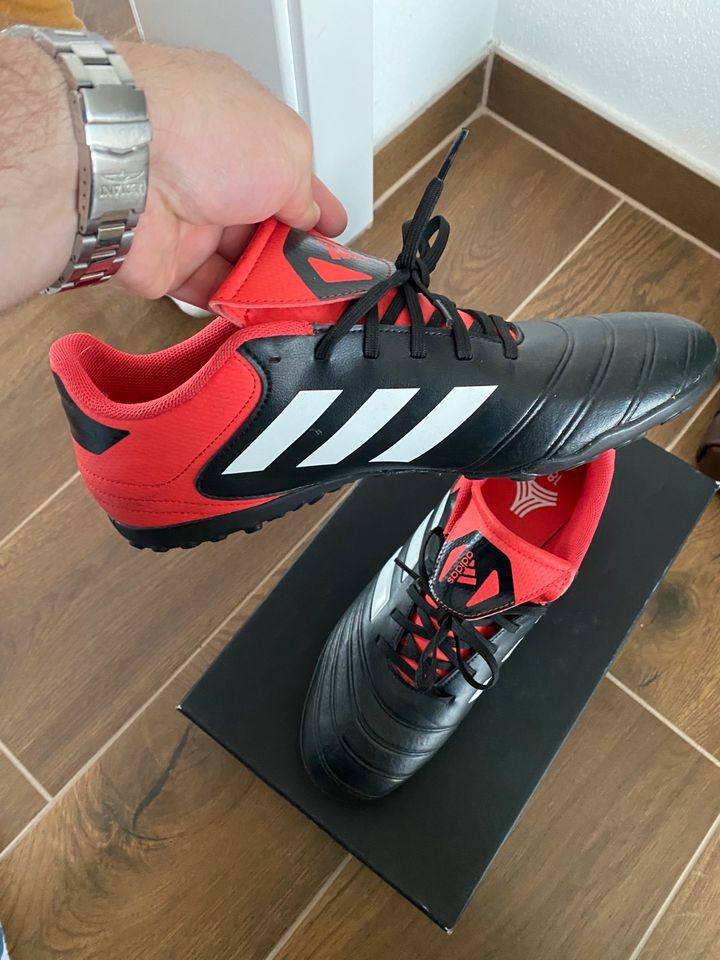 Herren adidas Fußballschuhe, tausendfüssler in Gangkofen