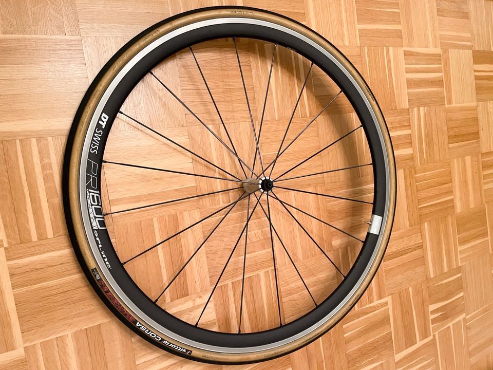 DT Swiss PR 1600 SPLINE 32 Vorderrad Rim Brake 28" Clincher in Leipzig