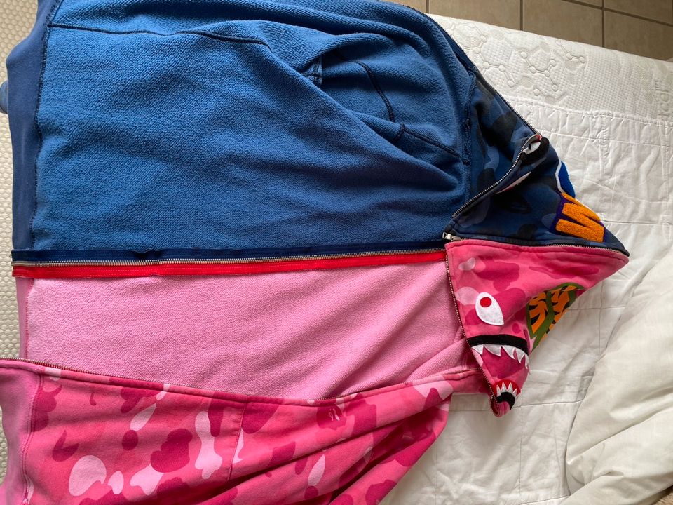 A Bathing Ape BAPE Shark Zip Hoodie Blau/Pink in Heidelberg