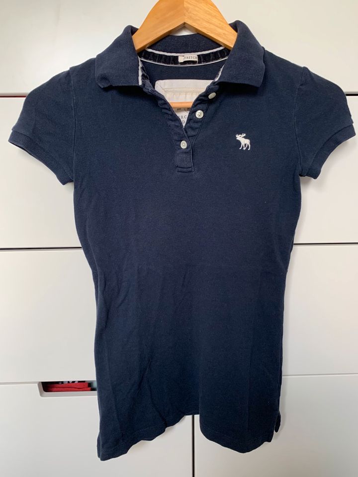 Abercrombie and Fitch Poloshirt dunkelblau neuwertig XS in Bayreuth