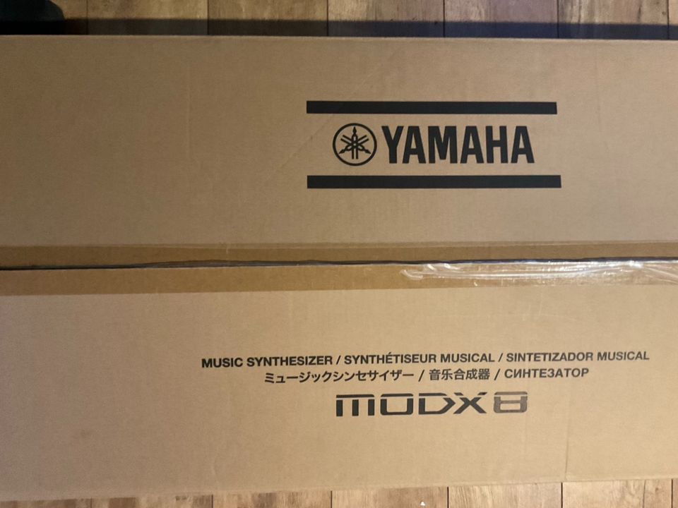Yamaha MODX 8  mit  prof. Soundsets Sonntagspreis in Elsdorf