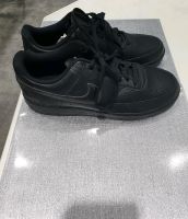 Nike court vision holographic Damen  Größe  41 schwarz Neu Frankfurt am Main - Ginnheim Vorschau