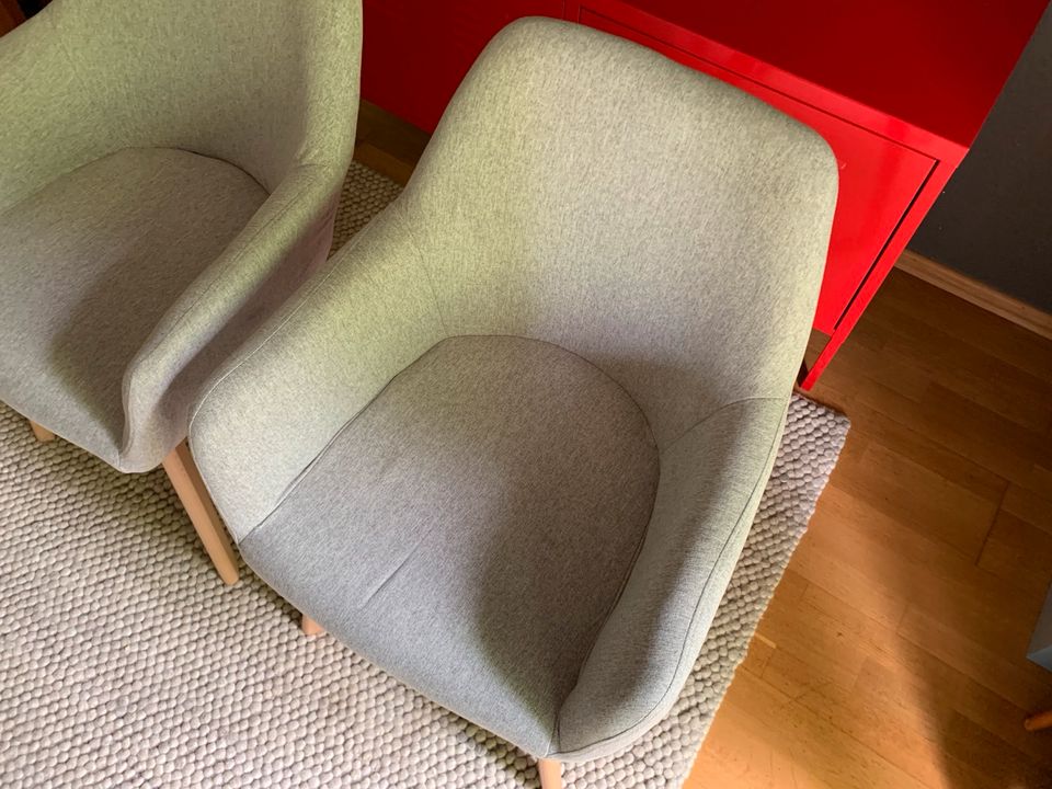 2x „Ervi“ Esszimmer Stühle mit Armlehnen Hellgrau von SKLUM in Köln