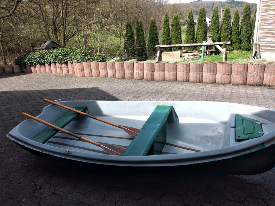 Ruderboot inklusive Anhänger in Sundern (Sauerland)