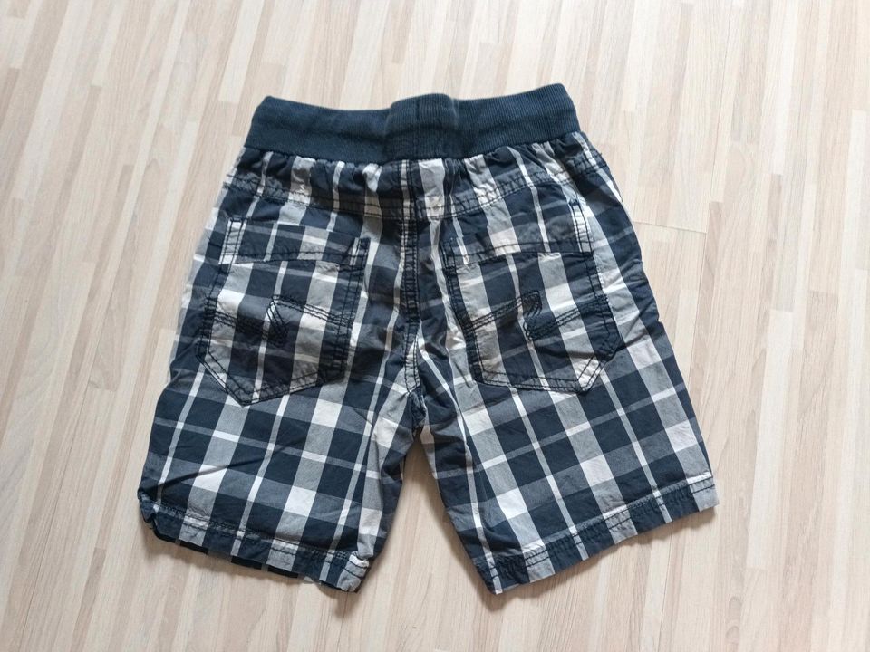 ❤️ Jungen Shorts ❤️ Gr. 104 in Mechernich