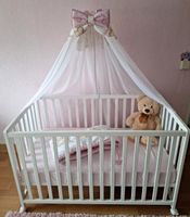 Babybett mit Matratze, Lattenrost und Betthimmel Teddy rosa Mecklenburg-Vorpommern - Neubrandenburg Vorschau