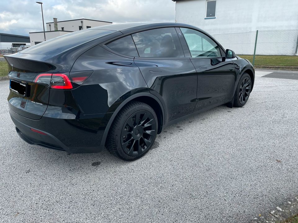 Tesla Model Y Long Range LR MiC 20“ Induction AHK Schwarz Schwarz in Düsseldorf