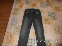 1 schwarze Jeanshose mit kleinem Bildmotiv links Sachsen - Hoyerswerda Vorschau