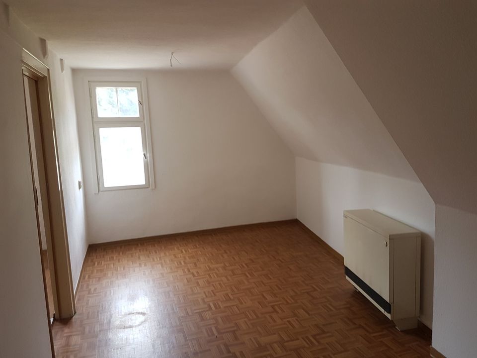 Schöne 3 Zimmer Dachgeschoss Wohnung in Mansfeld