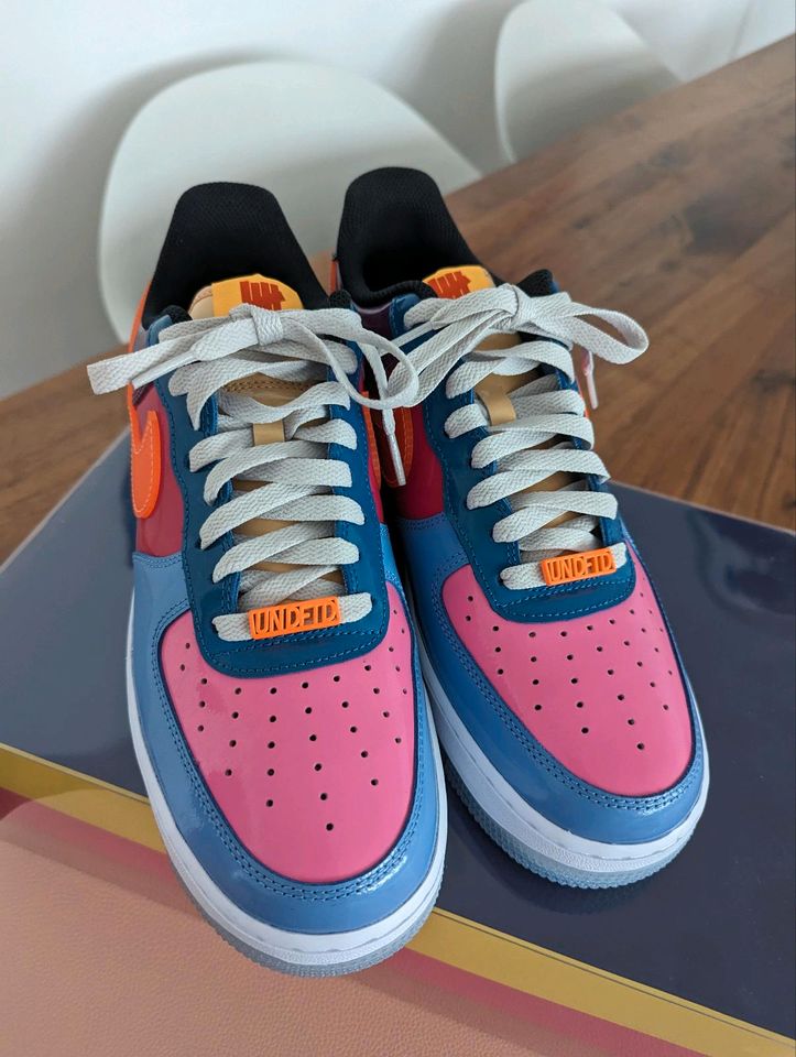 Neu - Nike Airforce 1 Low SP Undefeated Multi Patent Orange Gr 43 in Hilden
