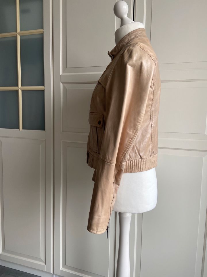 Kurze Lederjacke Blouson beige Gr. 40 APART in Oberursel (Taunus)