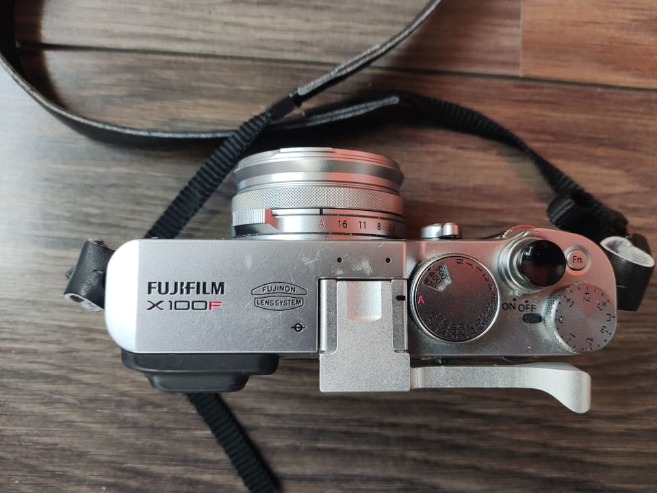 Fujifilm x100 F mit Zubehör in Salzkotten