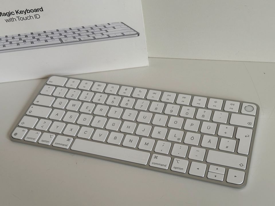 Original Apple Magic Keyboard / Tastatur mit Touch ID - WIE NEU in Bergholz Rehbrücke