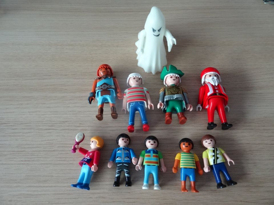 10 Playmobil Figuren m. Geist in Stuttgart