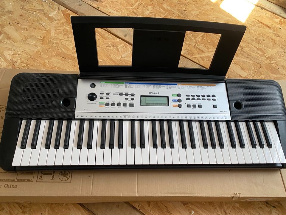 Yamaha YPT-255 Keyboard in Birkenfeld