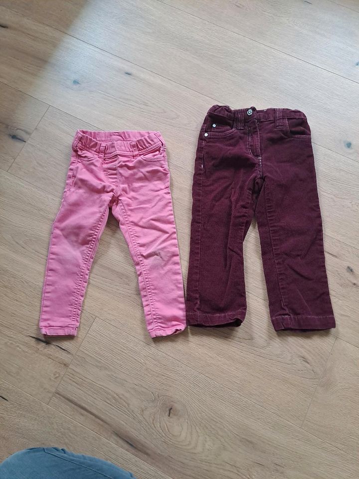 1x Jeanshose 1x Kordhose in Neukirchen vorm Wald