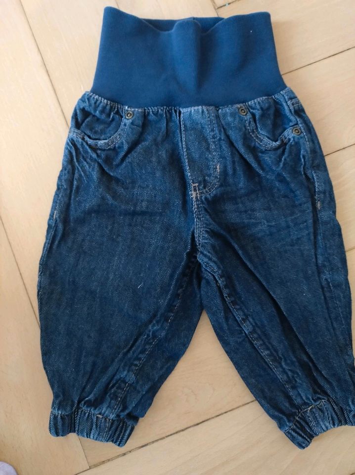 Jeans H&M mit bequemem Bund in Gäufelden