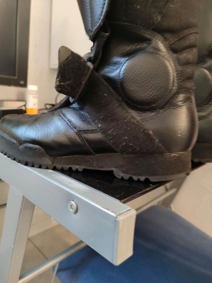 Motorrad Stiefel Größe 40 in Holzerode