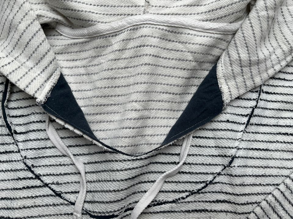 Gestreiftes Sweatshirt, Pullover mit Kapuze in München