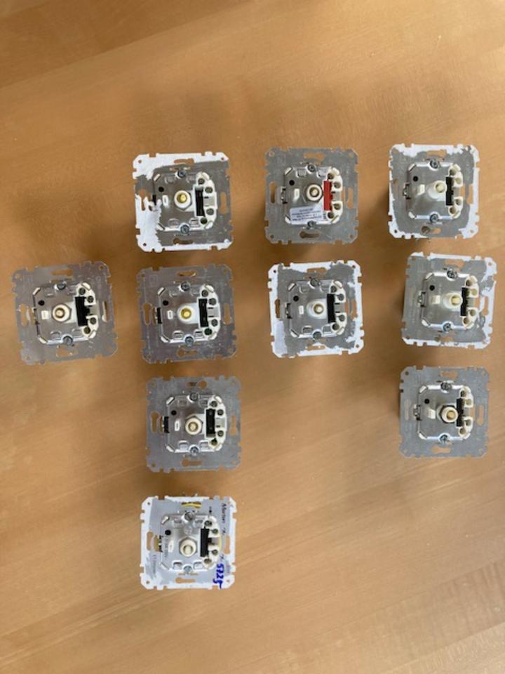 Merten Octocolor Dimmer mit Zentralplatte / Drehknopf - Polarweiß in Bad Bocklet