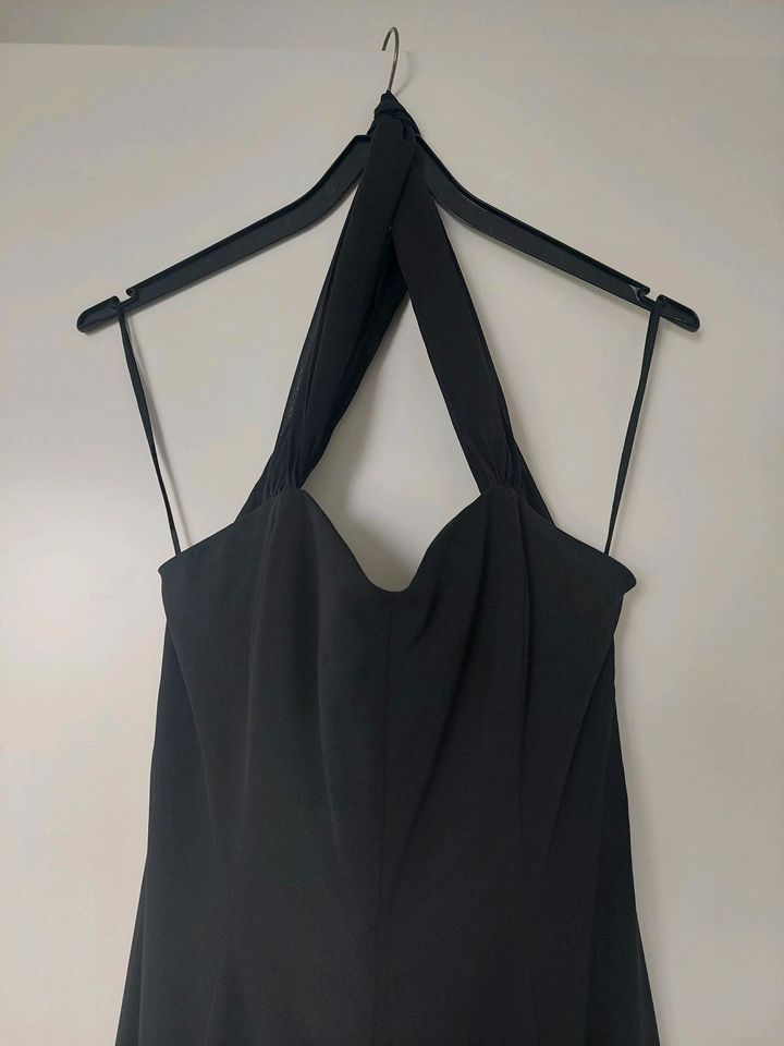 Schwarzes Neckholder-Kleid SWING Größe 38 in Ahrensburg