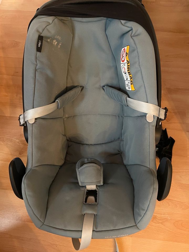 Maxi Cosi Babyschale und Iso fix station in Nieder-Olm