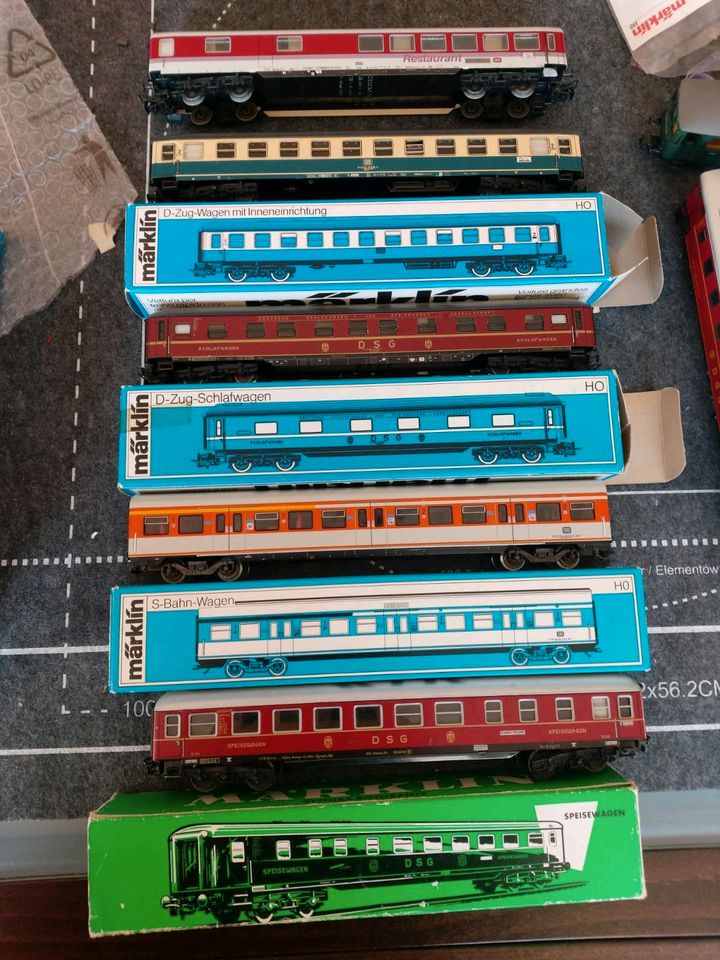 25× Märklin Personenwagen in Laatzen