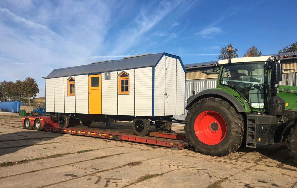 ÜBERFÜHRUNG/ Transport TINY House Zirkuswagen Bienenwagen in Berlin