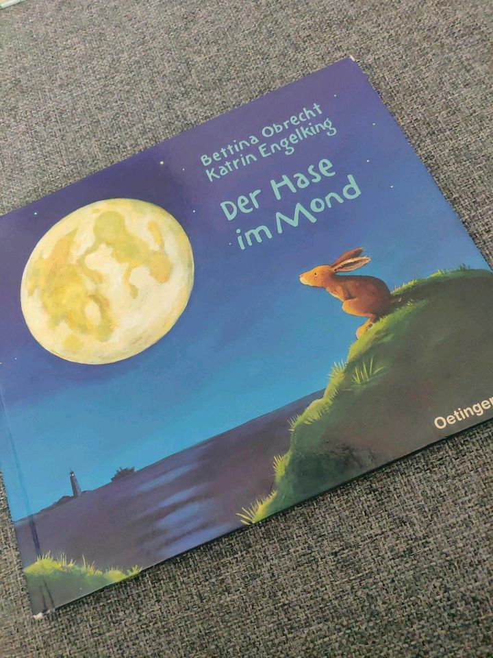 Bilderbuch der Hase im Mond in Hamburg