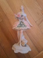 ENS Porzellan Figur Dame mit Blumenstrauß Nordrhein-Westfalen - Lienen Vorschau