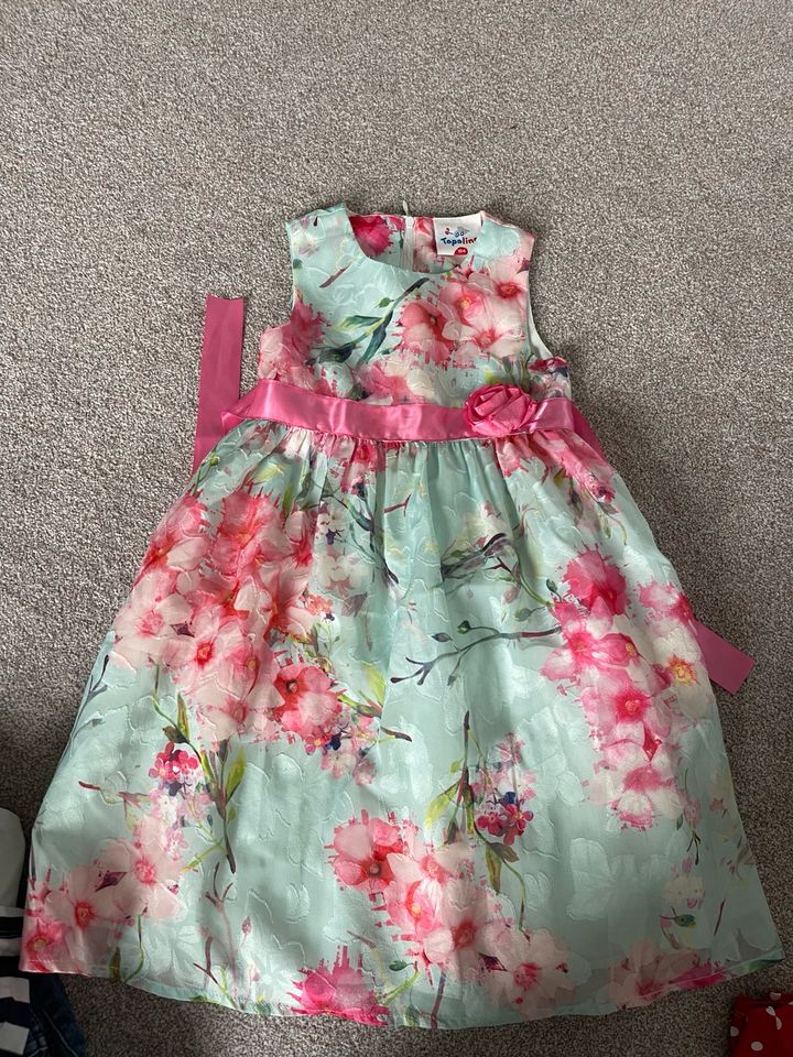 Kleid Blumen Größe 104 in Eutin