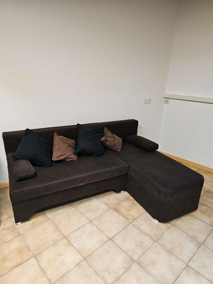 Couch mit Schlaffunktion / Bettfunktion Sofa in Wiebelsheim