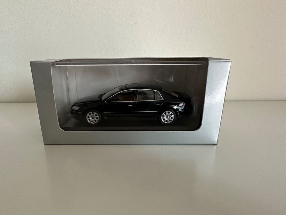 Modellauto Volkswagen VW Phaeton | 1:43 | in OVP | 2002 in Wolfsburg