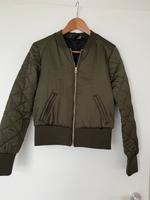 Bomber Jacke Olivgrün neuwertig Gr. 36 Kr. München - Ottobrunn Vorschau