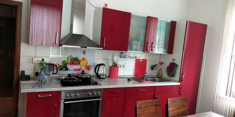 Küche,Farbe ist rot in Singen