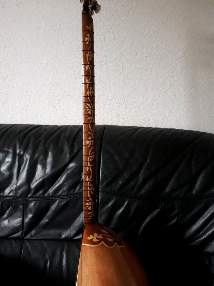 Bouzouki, (kein Saz)Bizq, bouzok, beziq, buzuk, bizik بزق كهربا، in Lünen