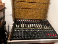 Elektro Voice 12 Kanal Stereo Mixer BK-1232 Analog  im Case Hessen - Hainburg Vorschau