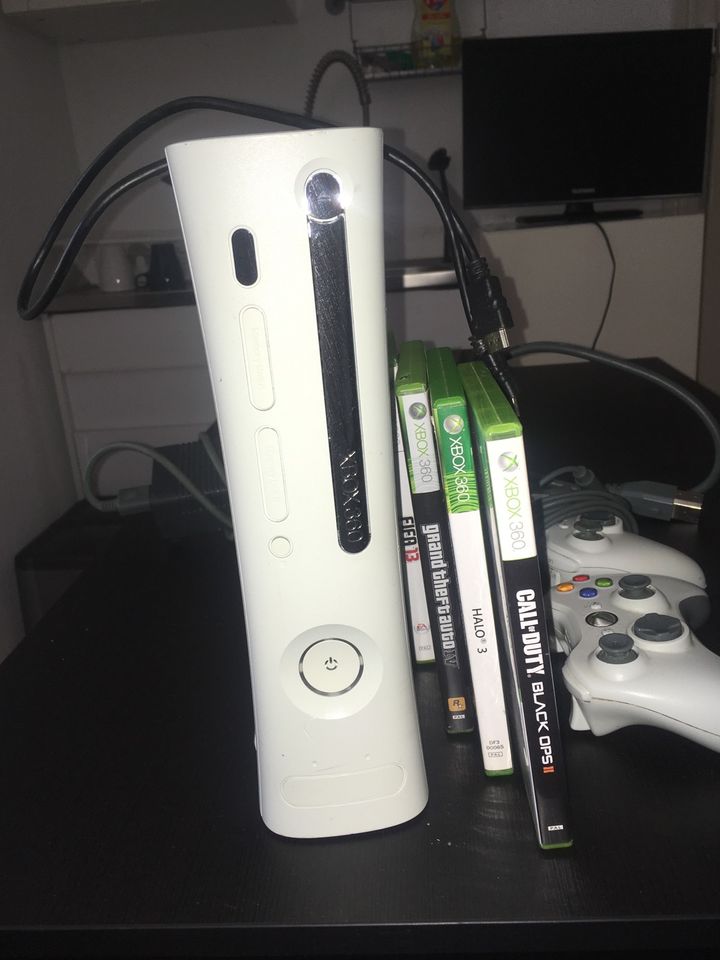 Xbox 360 mit 2 Controller in Dortmund