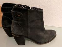 Tommy Hilfiger 40 Stiefel Wildleder Schuhe Thommy Hilfiger Baden-Württemberg - Esslingen Vorschau