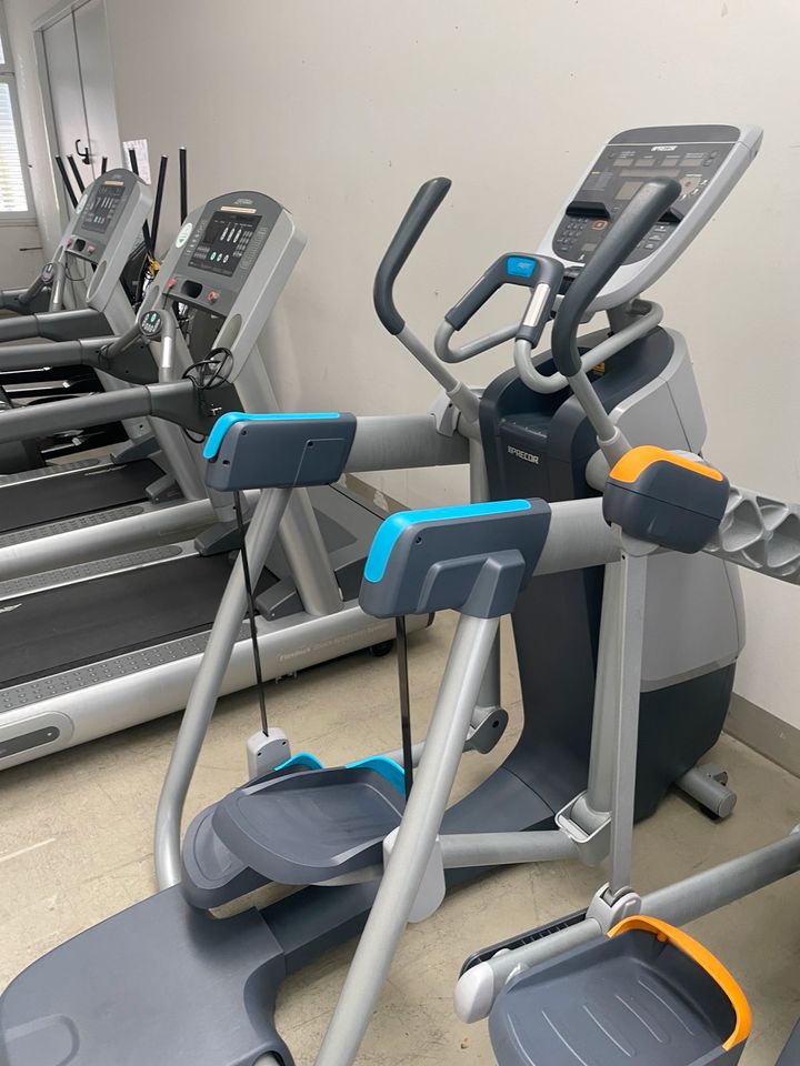 Precor AMT 883 P30 Open Stride Crosstrainer/ Stepper LED Stromlos in Nordkirchen