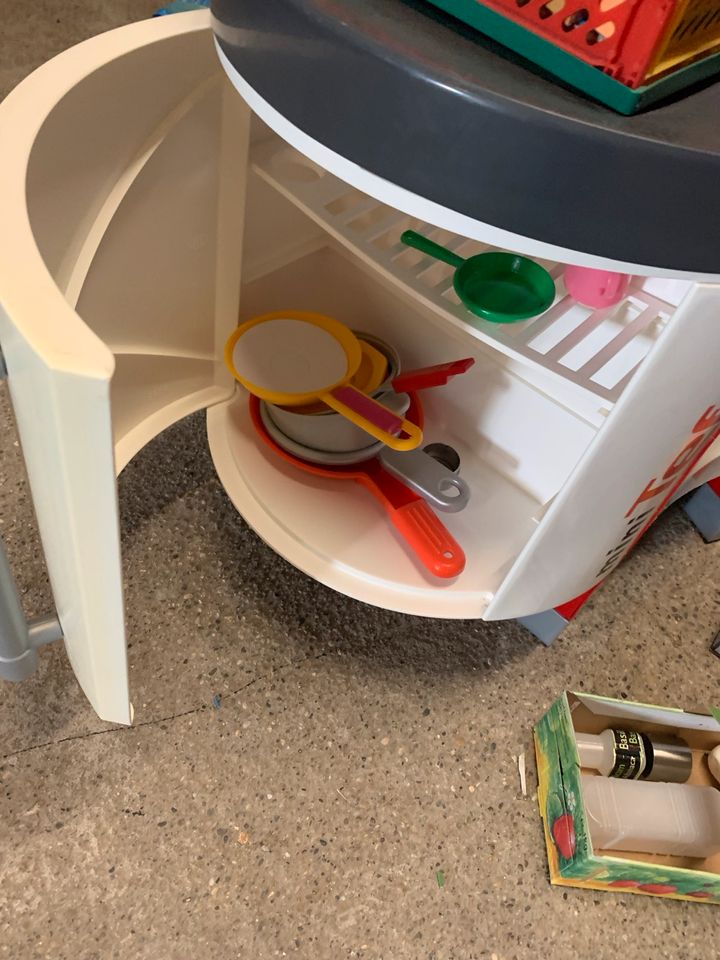 Tolle Smoby Mini Tefal Kinder Küche mit sämtlichen Zubehör in Buttenwiesen