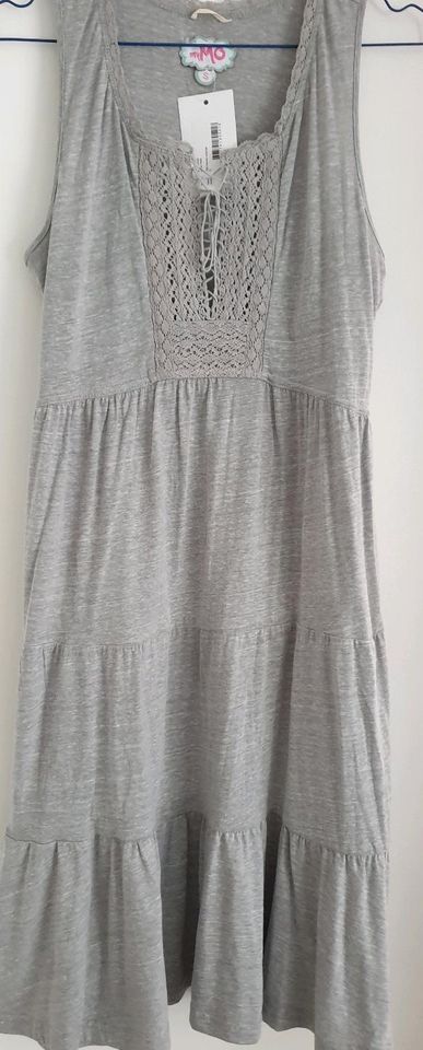 Ärmelloses Sommerkleid mit Schnürdesign , Kleid,  Neu in Saarbrücken