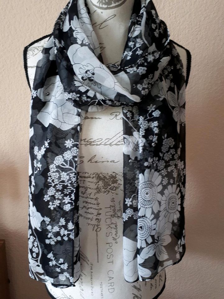 Damen Schal/ Tuch schwarz-weiß aus Seide Blumenmuster mit Staß in Dortmund  - Mitte | eBay Kleinanzeigen ist jetzt Kleinanzeigen