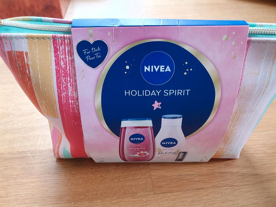 Nivea Geschenkset Holiday Spirit - NEU mit Kulturtasche in Dortmund