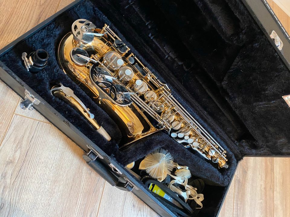 Alt Saxophon inkl. Zubehör in Barsinghausen