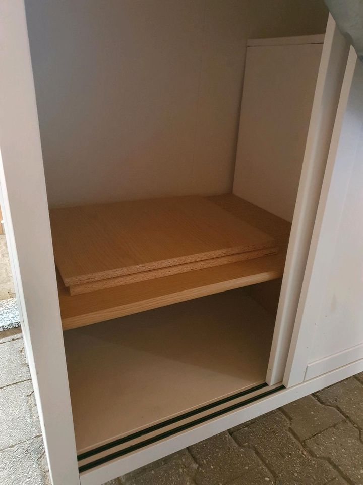 Hemnes Schrank Kleiderschrank 2 Schiebetüren, weiß, 120x197 cm in Bodenwöhr