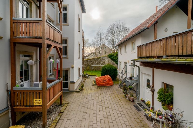 Charmantes Investment in DD-Bühlau. Tolle Altbauwohnung mit Balkon und Einbauküche. in Dresden