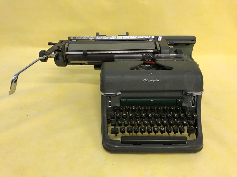 Olympia Werke AG Schreibmaschine SG 1 N - restaurierungsbedürftig in Ratingen