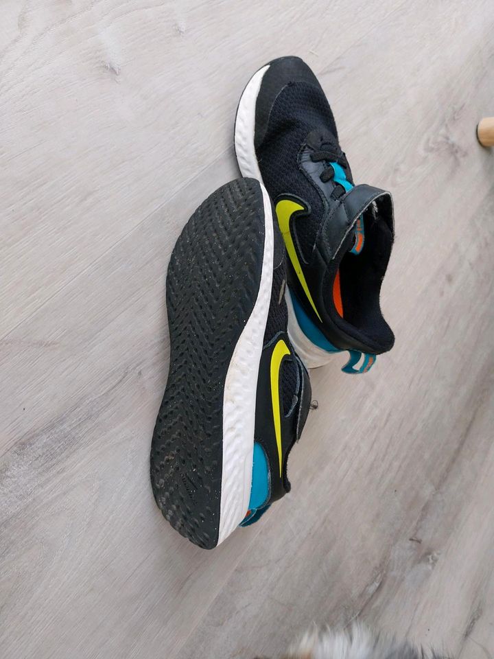 Nike Turnschuhe Größe 30 in Machern